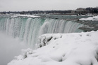 Niagara fallen på Kanada sida. USA är til vänster.