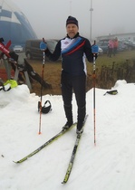 Parkanolainen monien hiihtojen mies Jouni Viitamäki Worldloppet hiihtoasussaan.