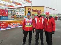 Mitalit kaulassa Pekka Alakuijala (vas), Touko Tuominen ja Pekka Anttonen.